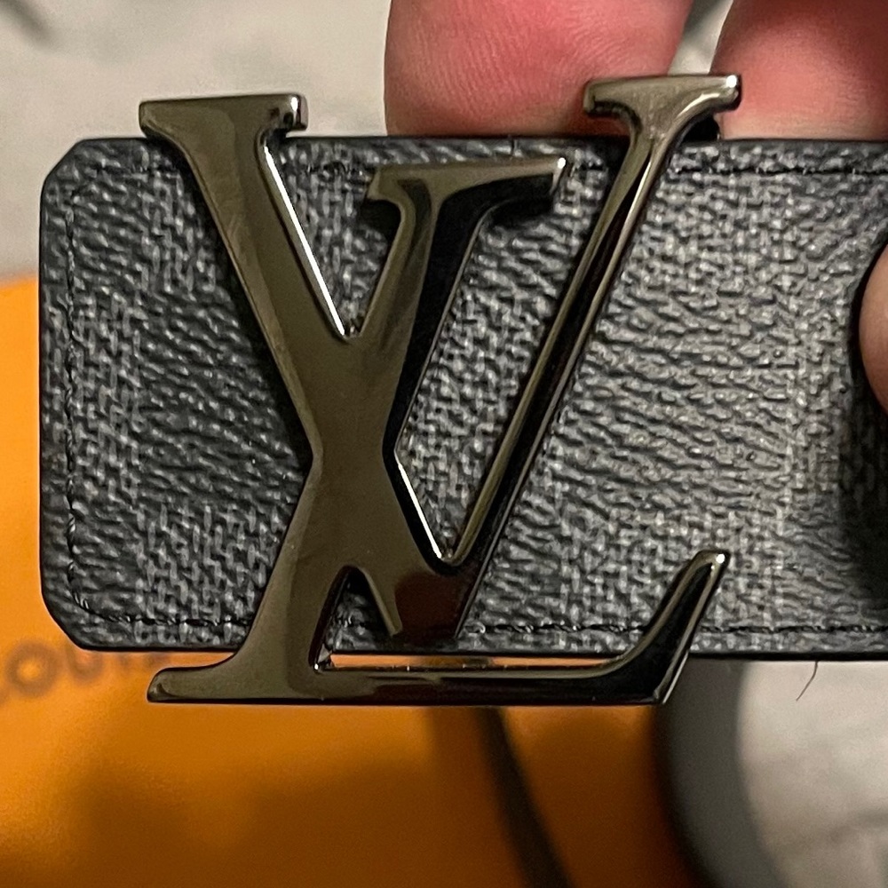 AUTHENTIC!!!!!! Louis Vuitton Initiales 40mm Reversible Belt in Graphite